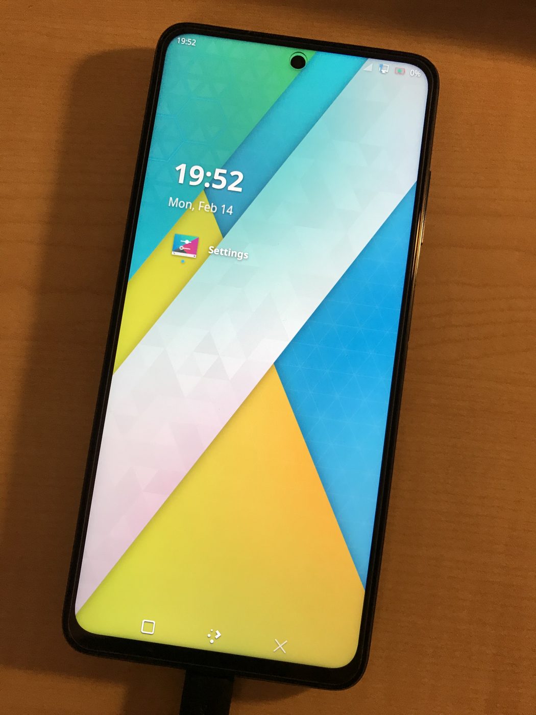 Смартфон Xiaomi с установленной Plasma Mobile